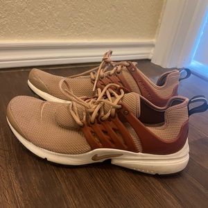 Nike rose tennis shoes